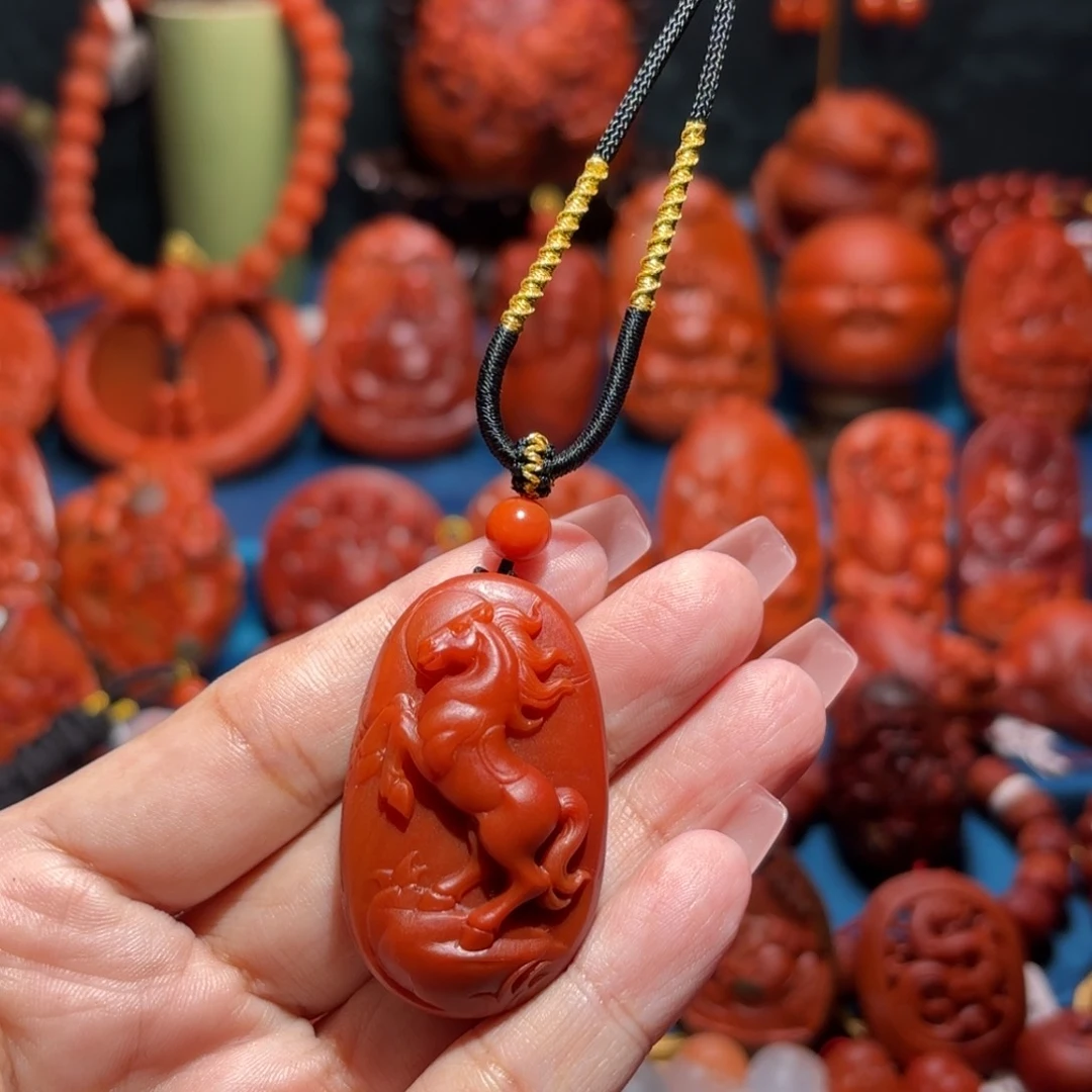 南红玛瑙雕刻未镶嵌小*?