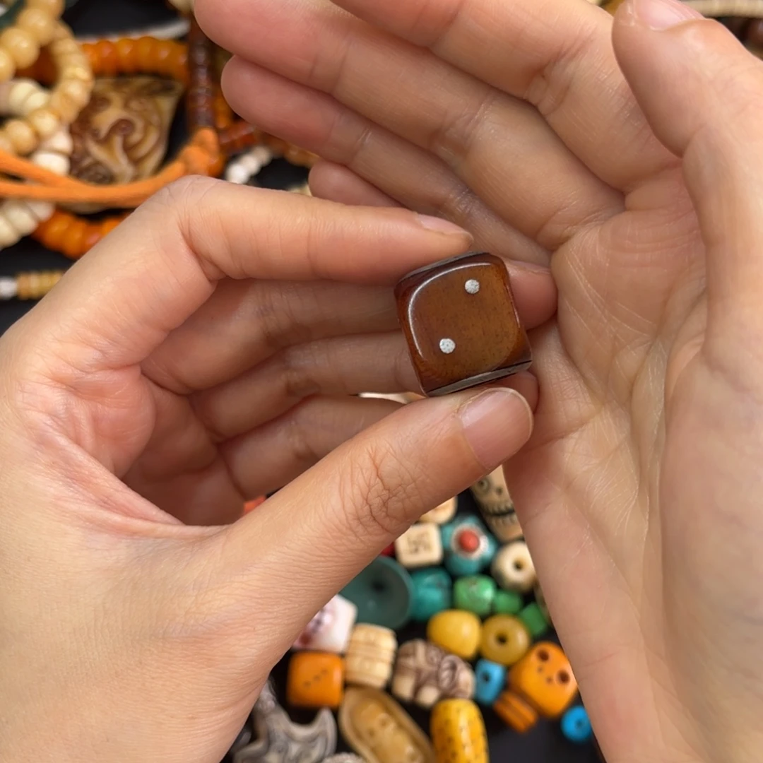 只买单纯的吊坠，没带链子，属的性质。无