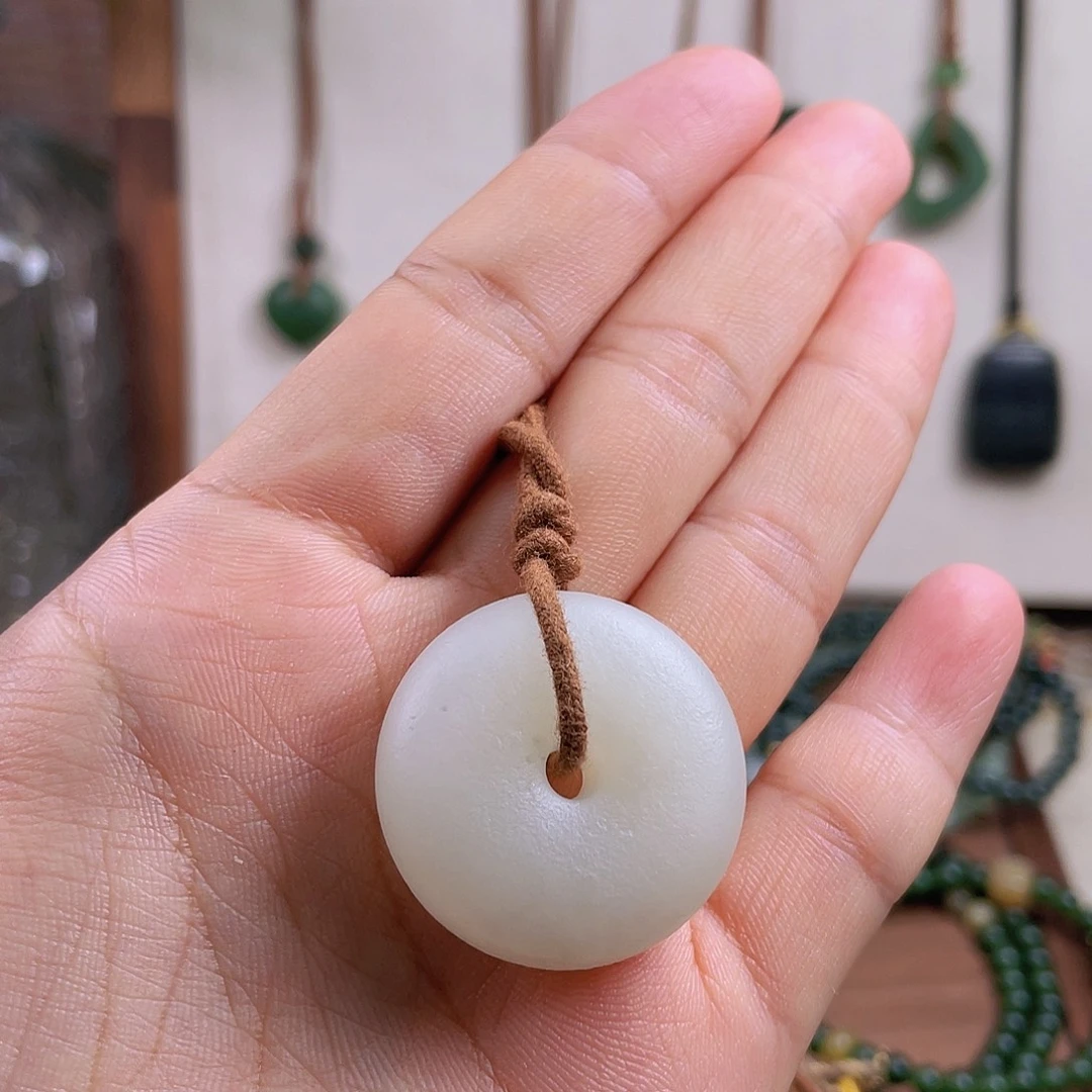 我****和田玉未镶嵌颈饰