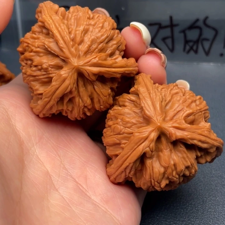 ****文玩核桃吊坠白狮子