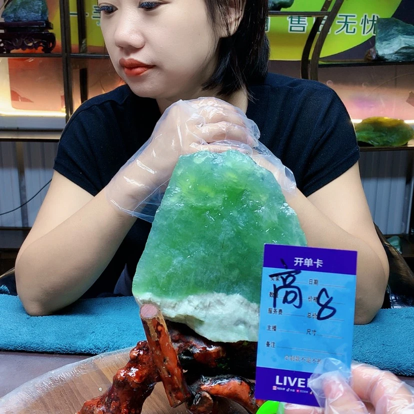 【闪购商品】蛇纹石玉未镶嵌原石軍*