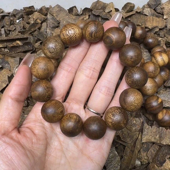 沉香手串虫漏沉浮一条