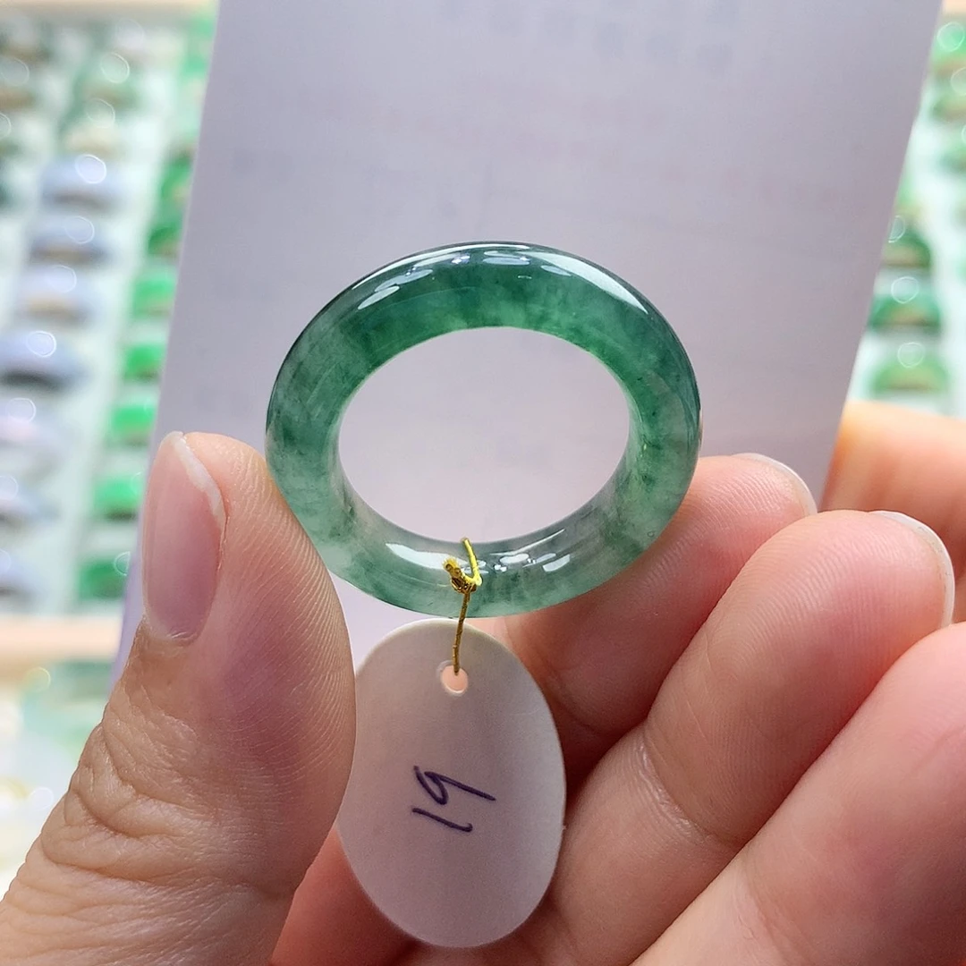 翡翠戒指未镶嵌19圈