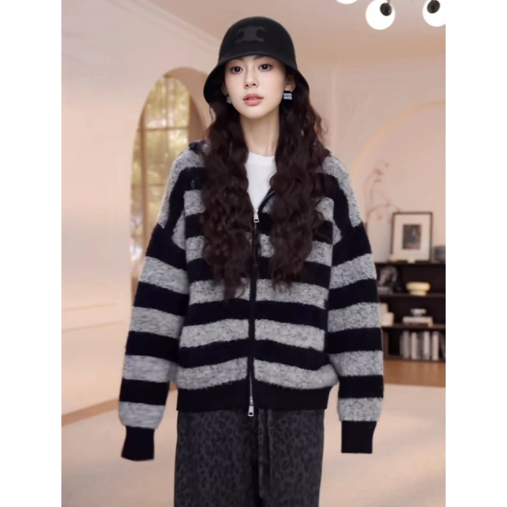 秋冬复古慵懒风休闲宽松显瘦条纹拉链开衫毛衣外套女连帽针织上衣