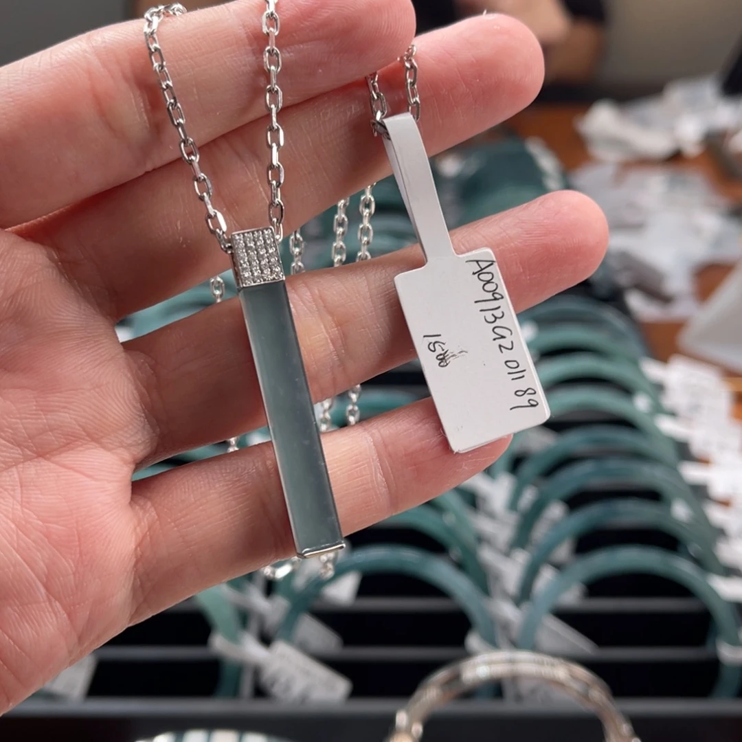 *****翡翠未镶嵌手镯无事牌