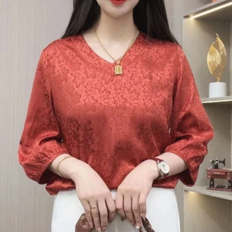 新款时尚百搭遮肉显瘦V领上衣