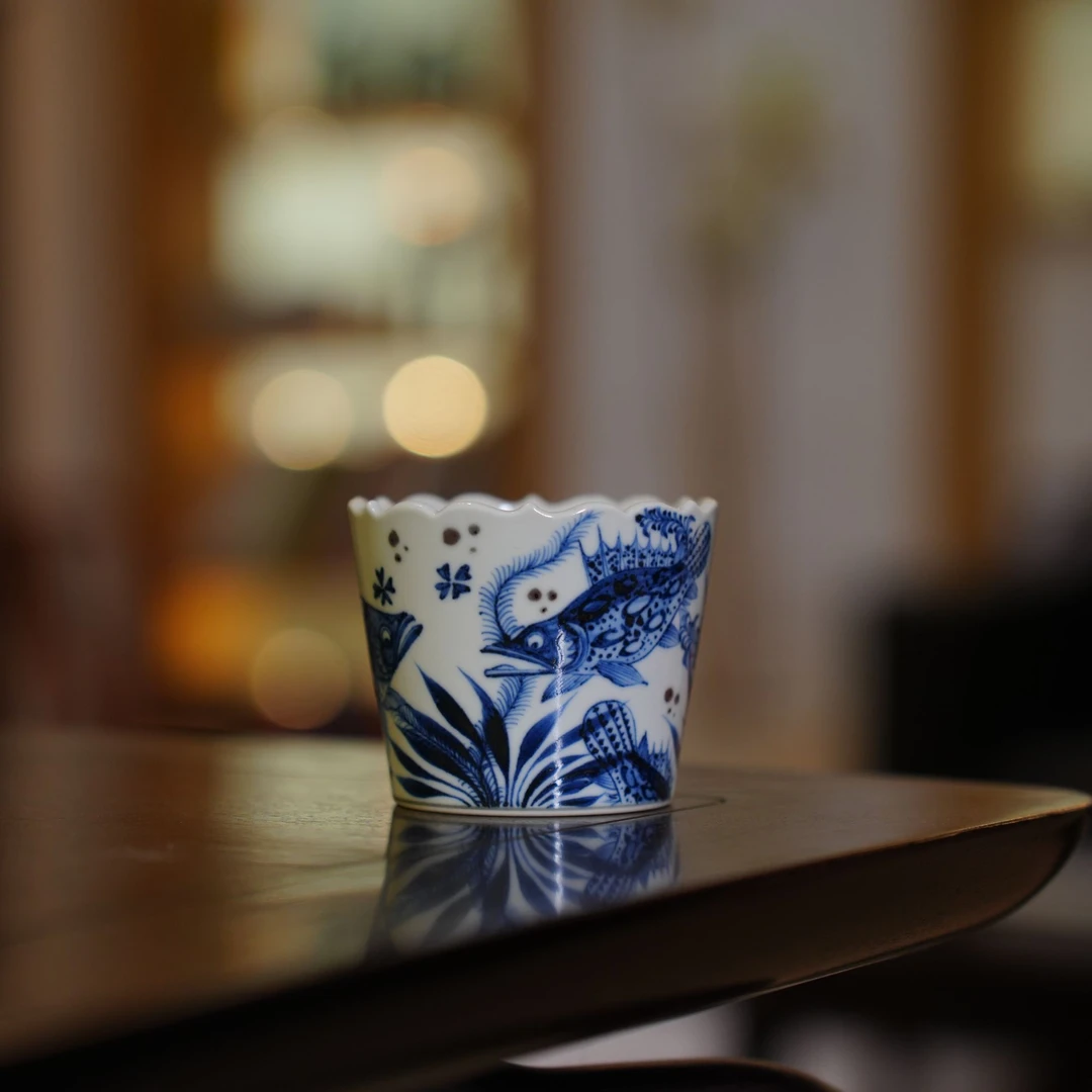 余志剑造花口青花釉里红鱼藻冰桶杯