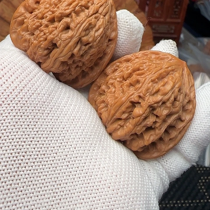 文玩核桃吊坠红宝石39