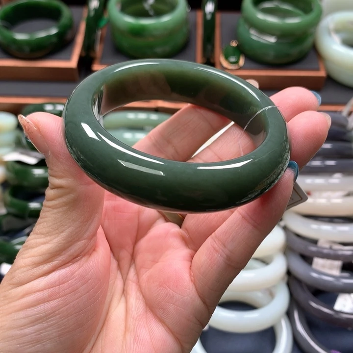 【闪购商品】未镶嵌手镯和田玉24