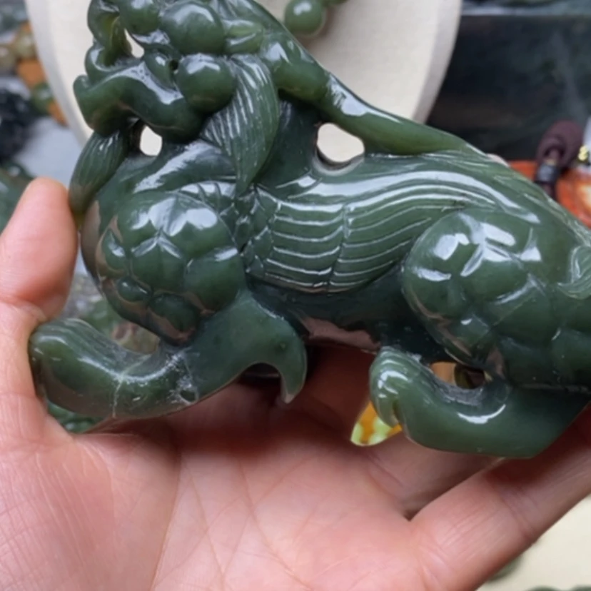 【闪购商品】未镶嵌岫岩河磨玉（透闪石质玉）把件
