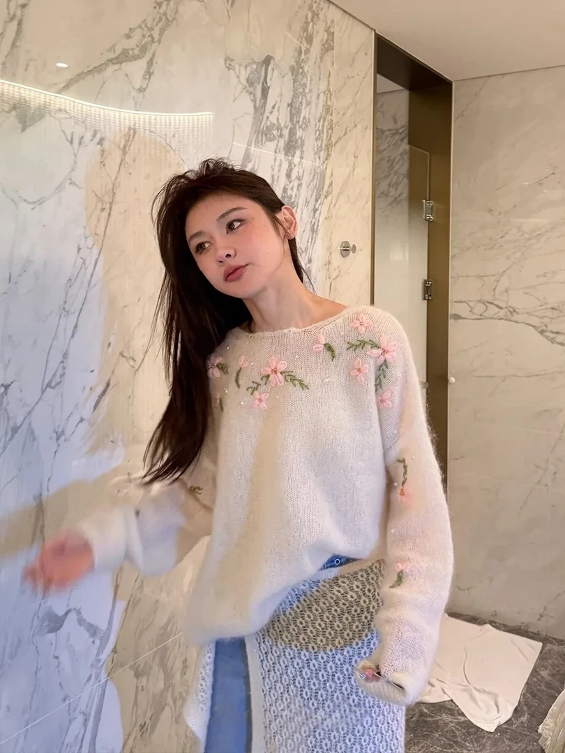 【白月光】冬季新款温柔风立体花朵时尚百搭软糯套头毛衣女W1170