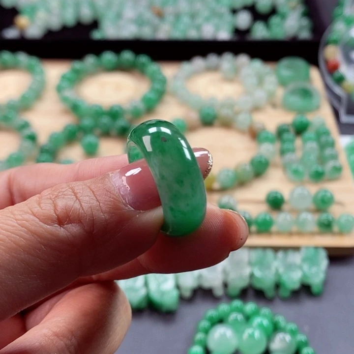 石英质玉戒指未镶嵌左*