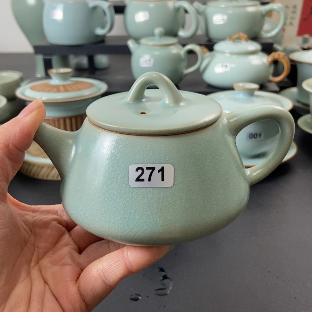 微瑕仿古釉石瓢壶