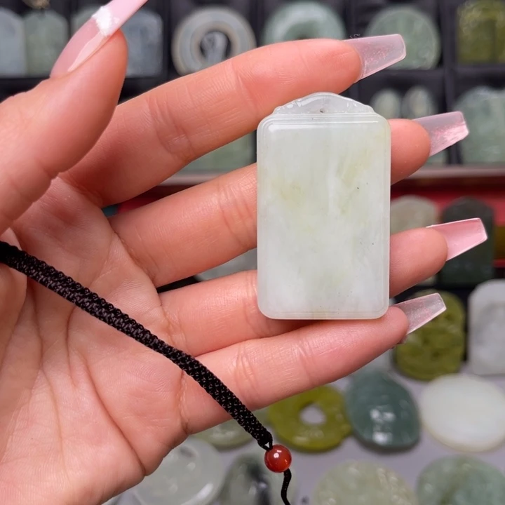 岫玉未镶嵌吊坠(赠链)