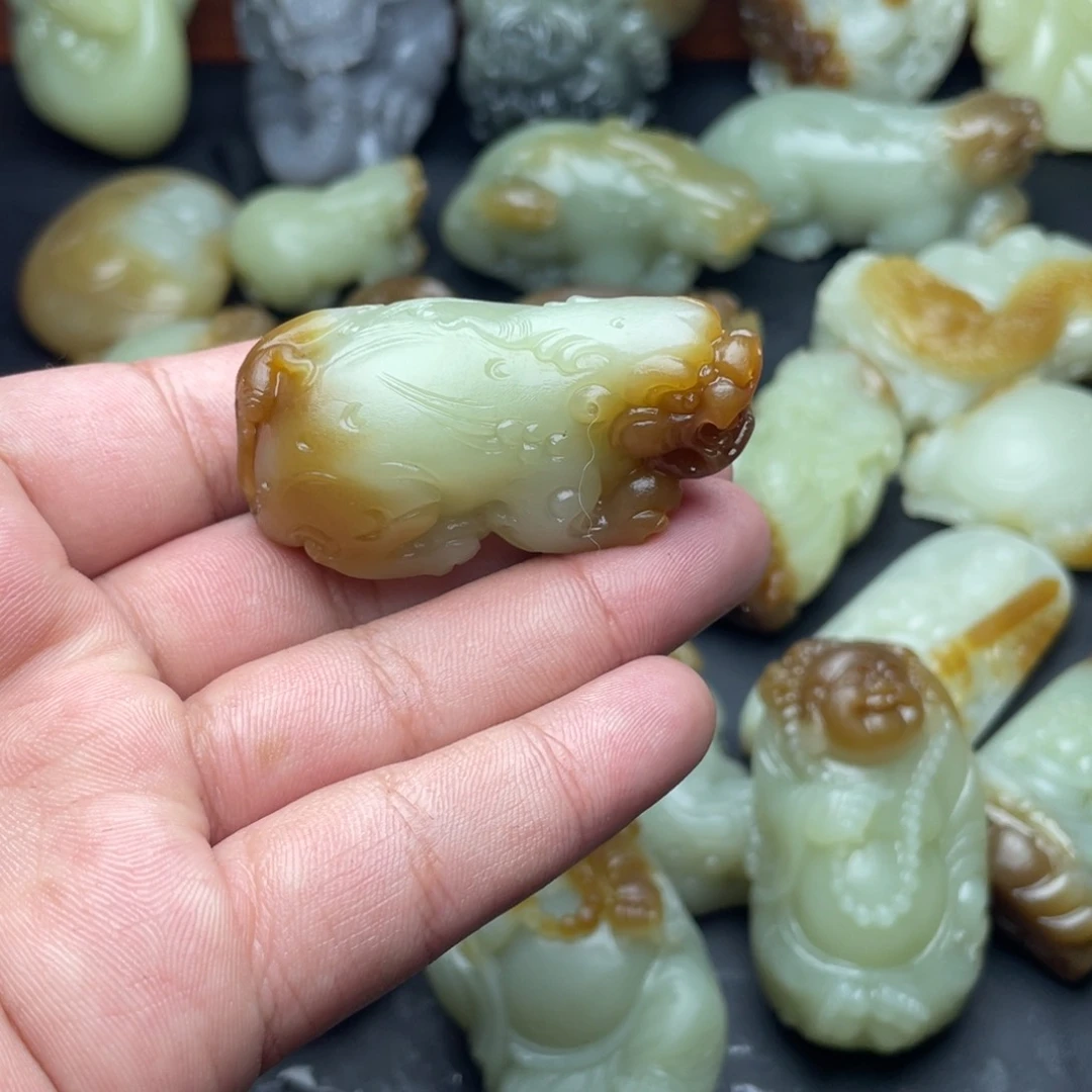 和田玉（糖玉）颈饰未镶嵌骑****?