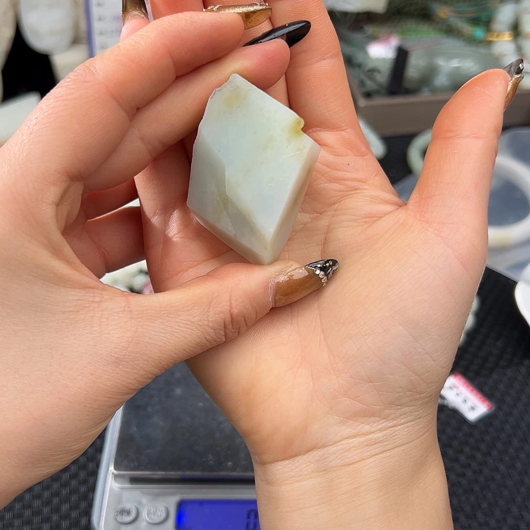 和田玉未镶嵌珠宝半成品