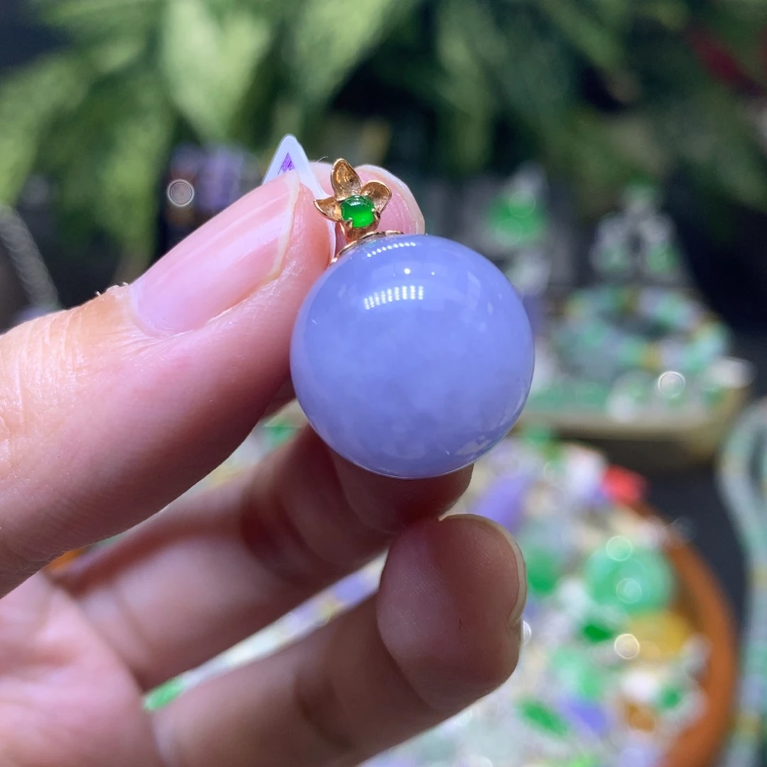 颈饰18K金镶嵌翡翠