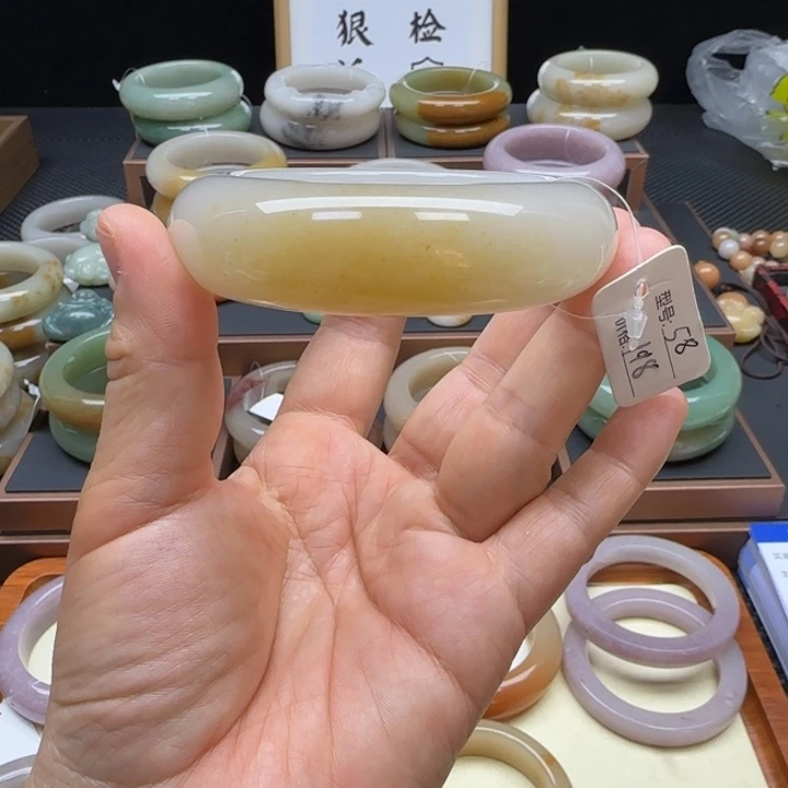 石英岩玉未镶嵌手镯