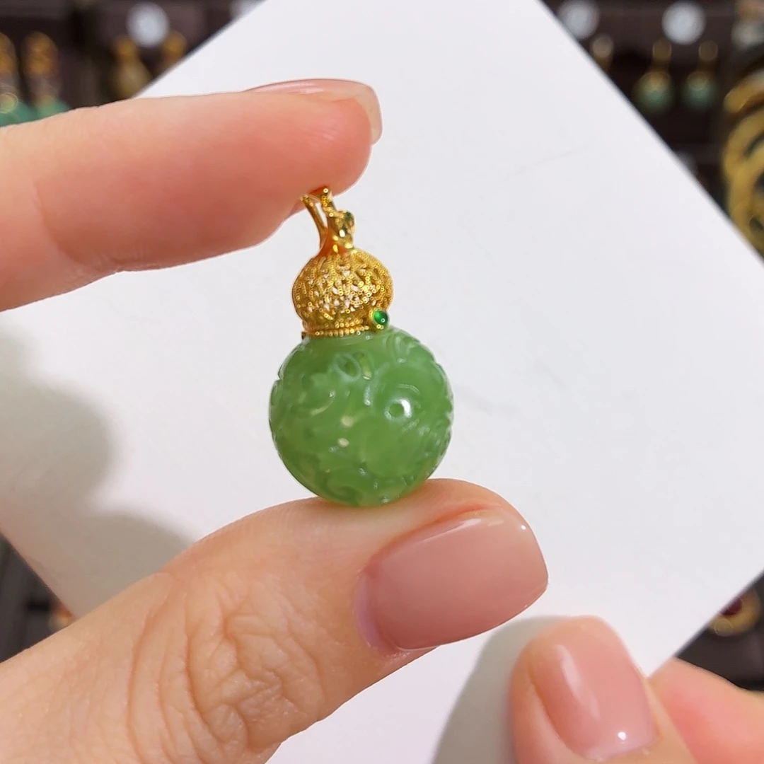 颈饰18K金镶嵌和田玉