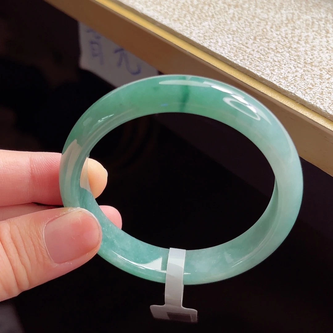 翡翠手镯未镶嵌手镯