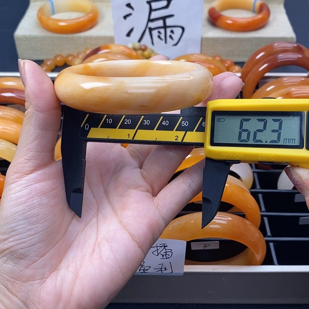 未镶嵌石英质玉（黄龙玉）手镯38号