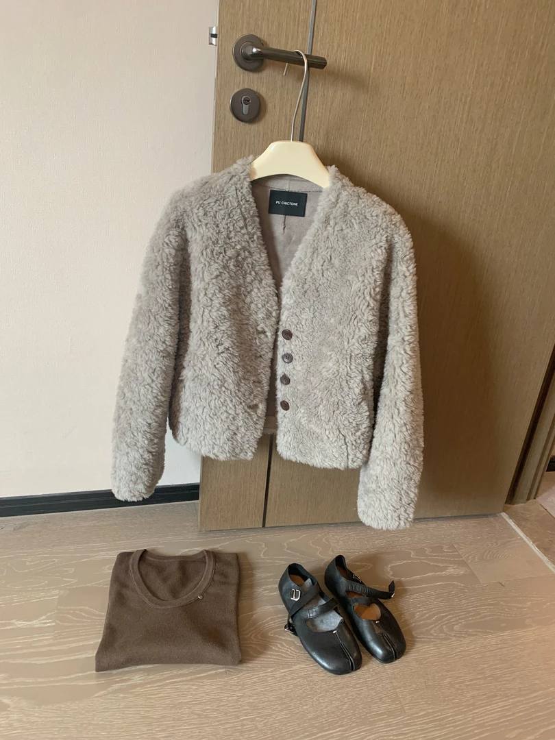 【朴大艺】月初暮云小短款精致V领羊羔毛外套秋冬气质长袖保暖外套