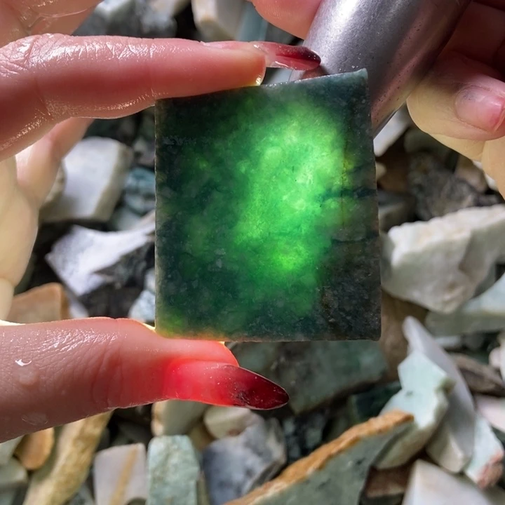 翡翠颈饰未镶嵌天然翡翠