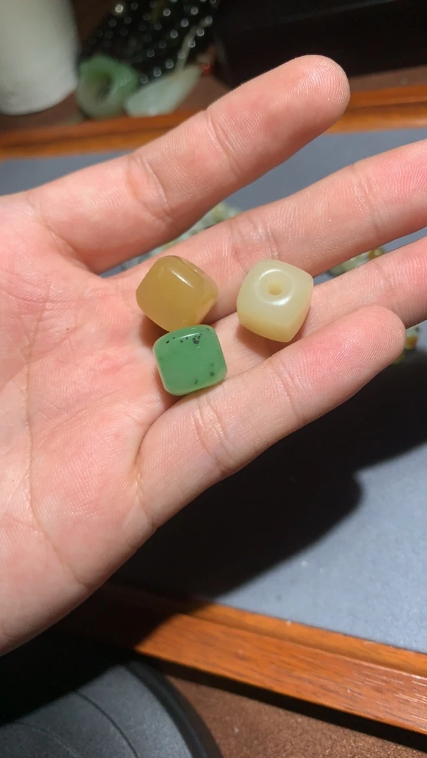 新疆和田玉精工单圈手串