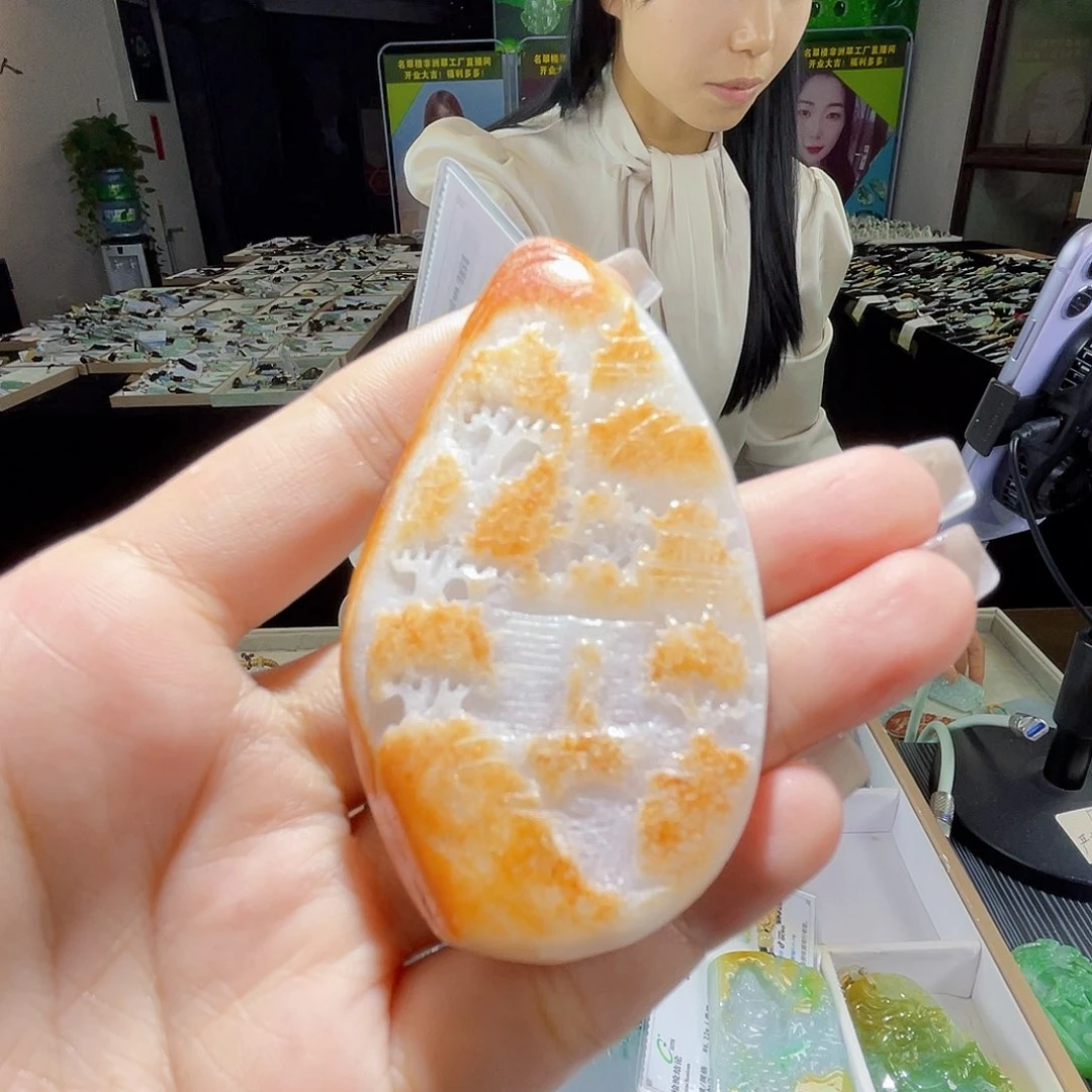 颈饰未镶嵌翡翠一个