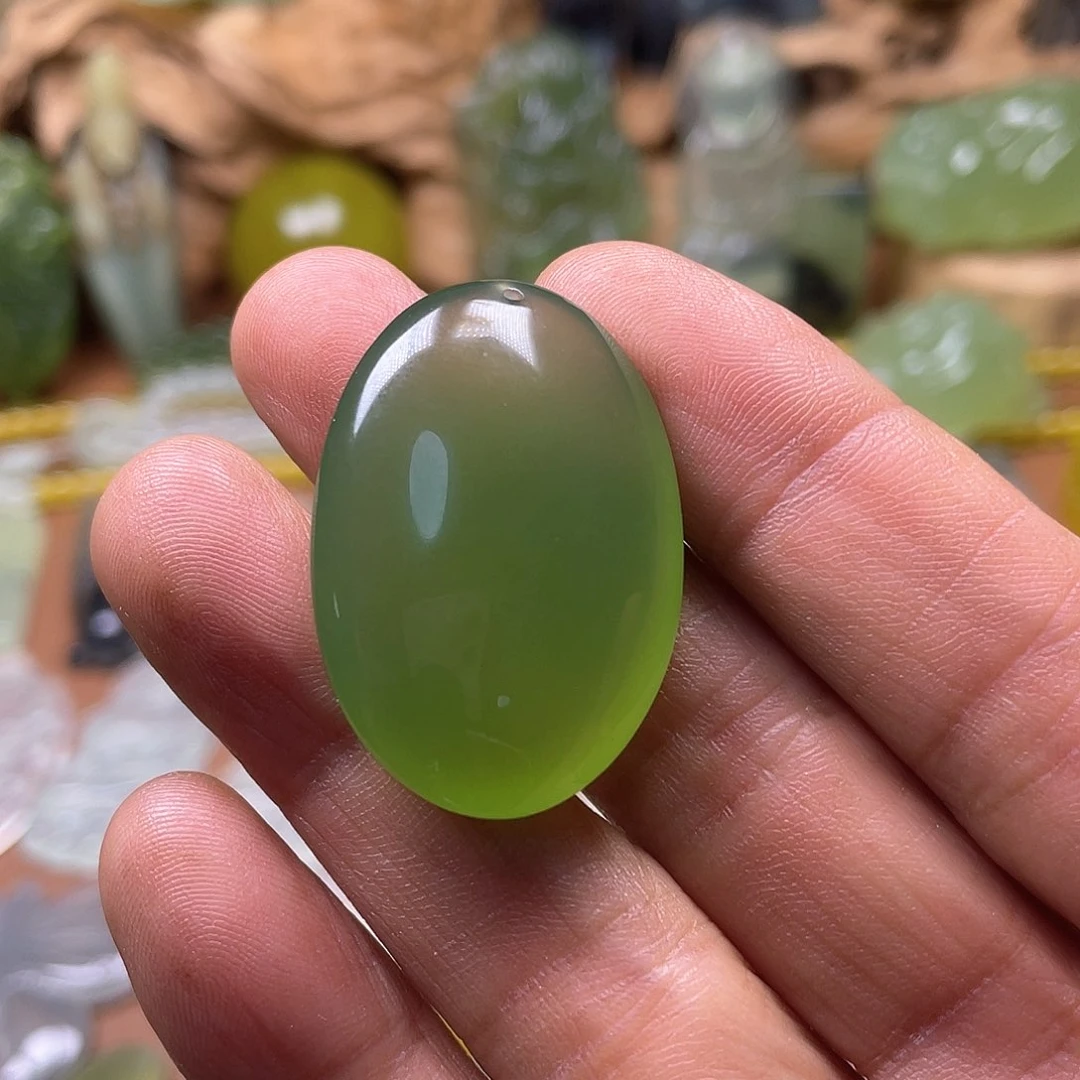 未镶嵌蛇纹石玉颈饰