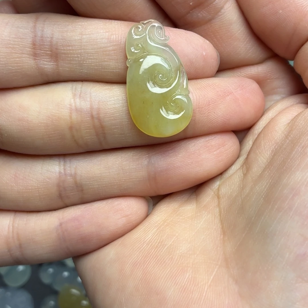 翡翠未镶嵌颈饰灵芝如意