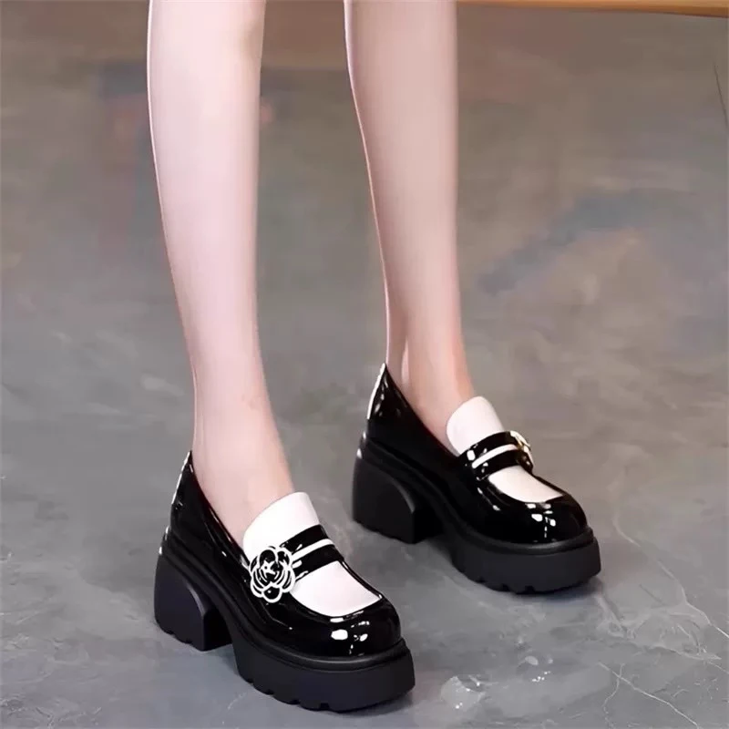 年轻时尚女士舒适百搭休闲鞋