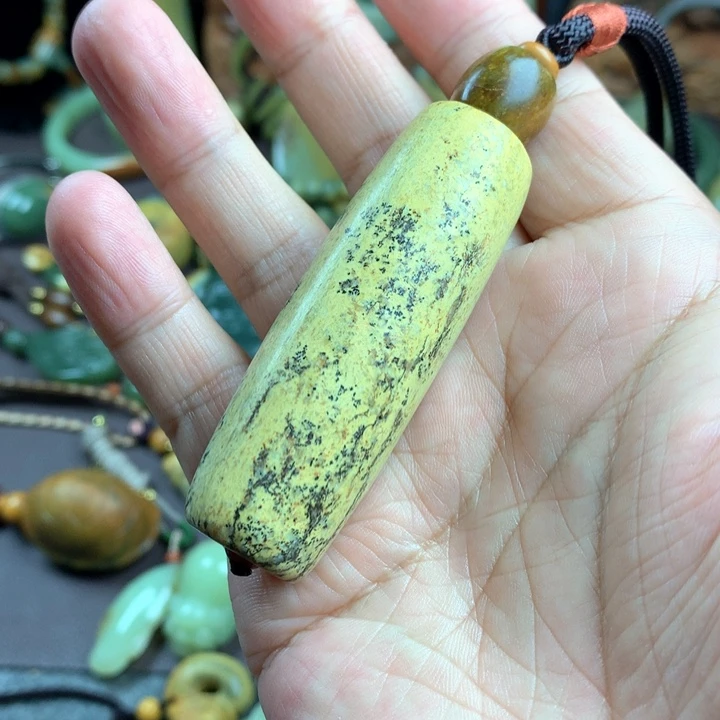 吊坠(赠链)未镶嵌岫岩河磨玉（透闪石质玉）