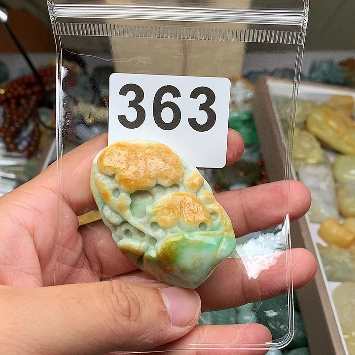 翡翠未镶嵌颈饰心*翡翠