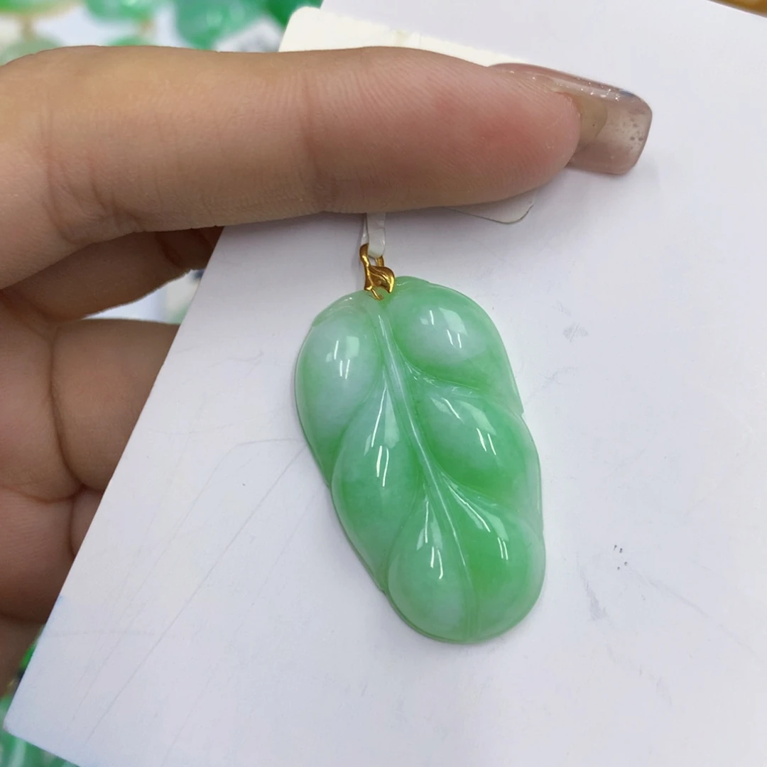 翡翠18K金镶嵌颈饰翡翠