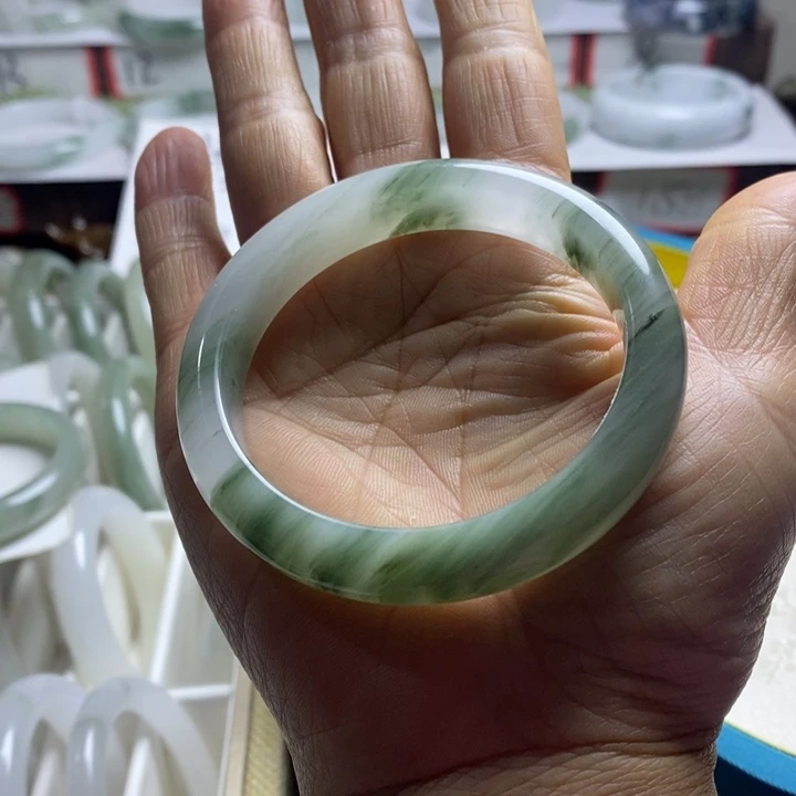 石英质玉（天山翠）未镶嵌手镯