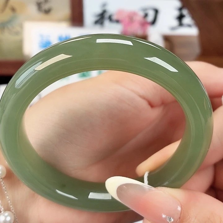 和田玉未镶嵌手镯