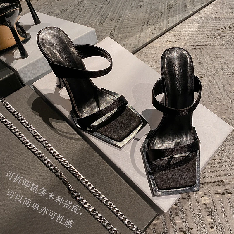 现货爆款2025夏季方头露趾一字带高跟鞋女链条细跟黑色性感凉鞋