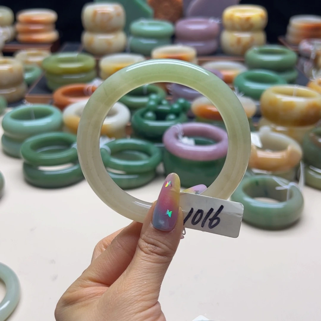 石英岩玉手镯未镶嵌