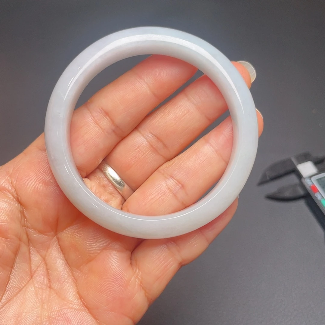 翡翠未镶嵌手镯白条