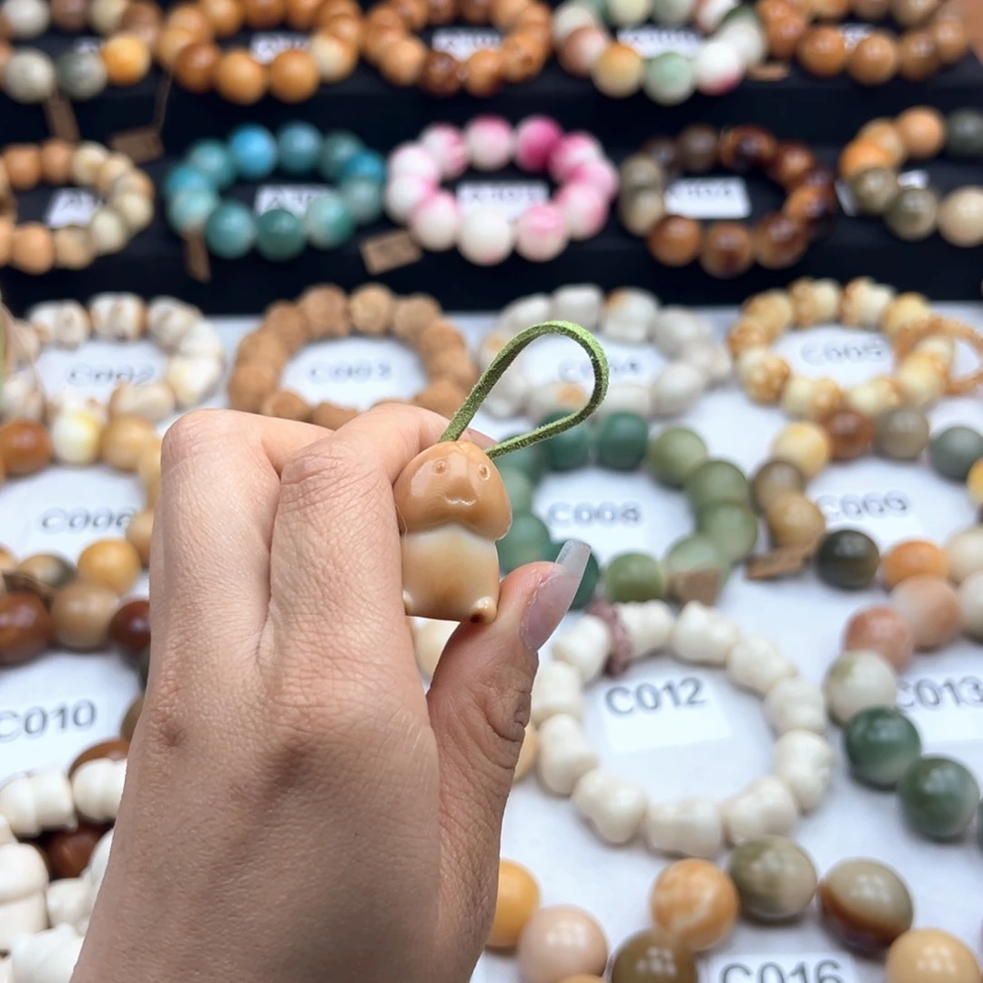 白玉菩提吊坠瑕疵28