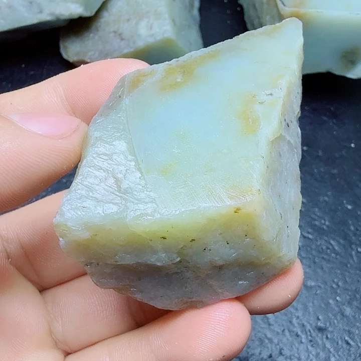 和田玉（糖玉）未镶嵌珠宝奇石