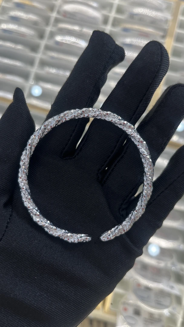 足银手镯 足银手镯扭花开口