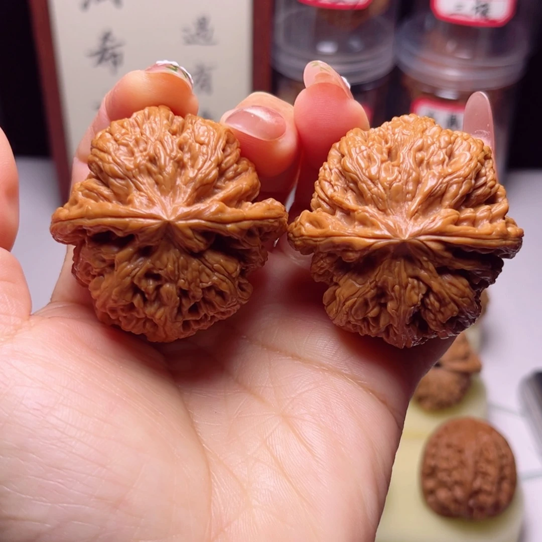 文玩核桃吊坠47尺全品大粗筋