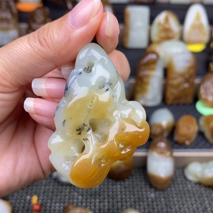 和田玉未镶嵌颈饰