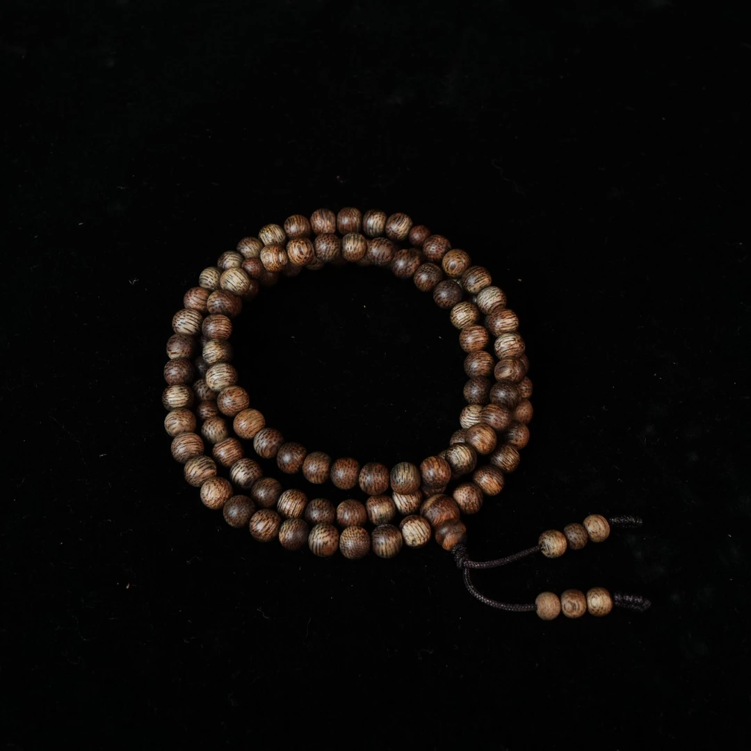 6026 文莱沉香软丝绿底念珠 0.56cmx100颗 6.33g