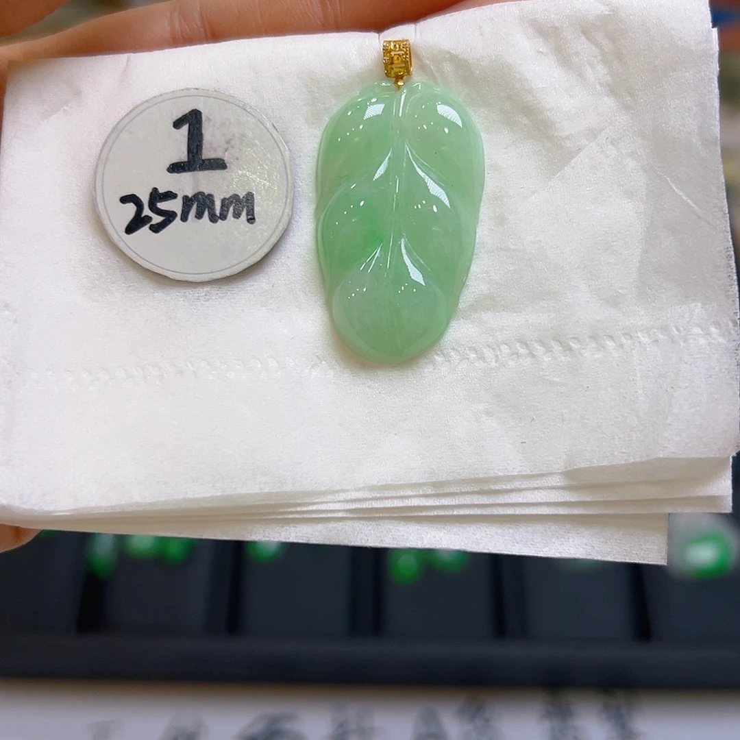 翡翠颈饰18K金镶嵌翡翠