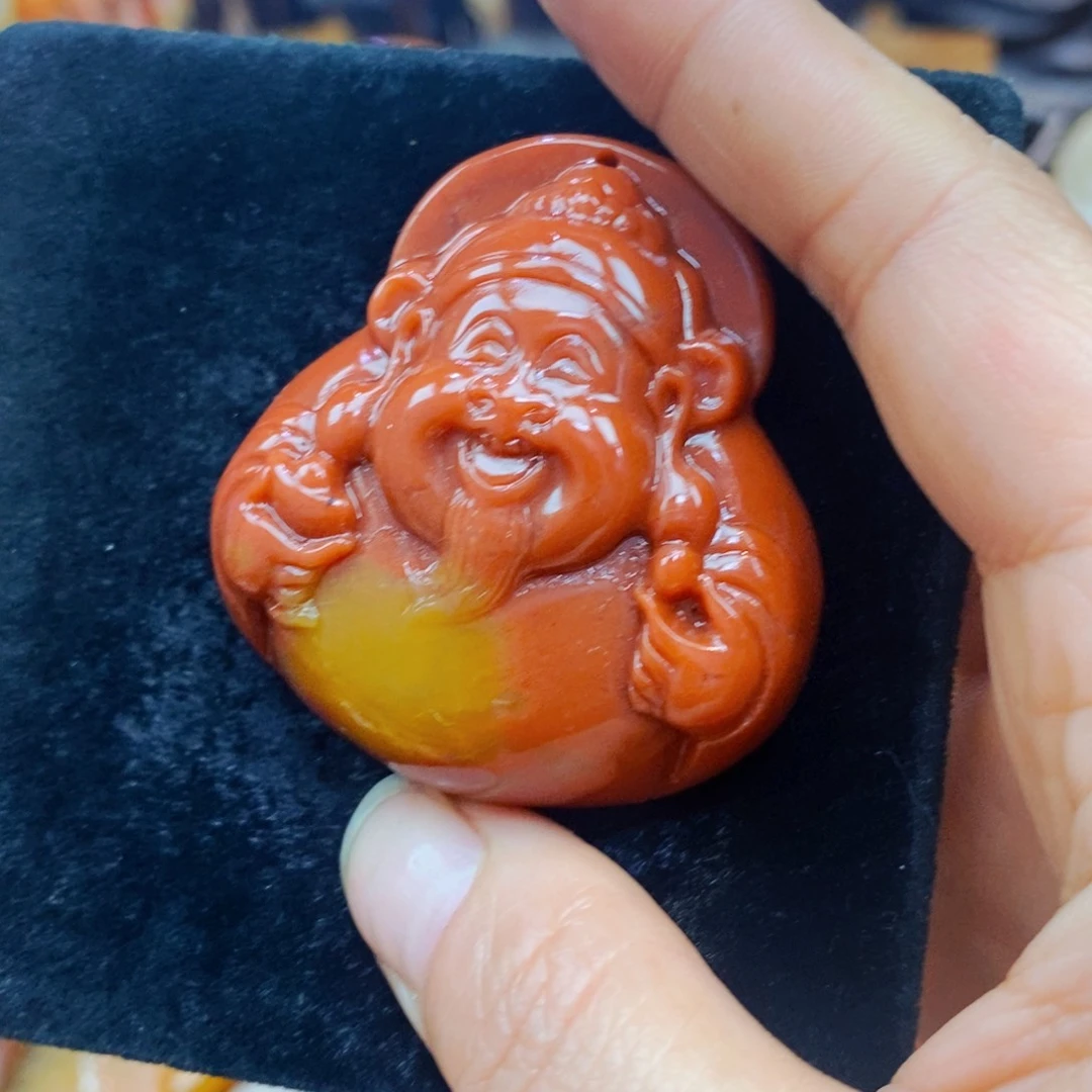 未镶嵌石英质玉（黄龙玉）颈饰