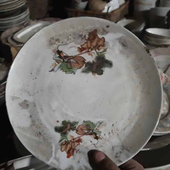 茶盏陶瓷盘子碗啥都有