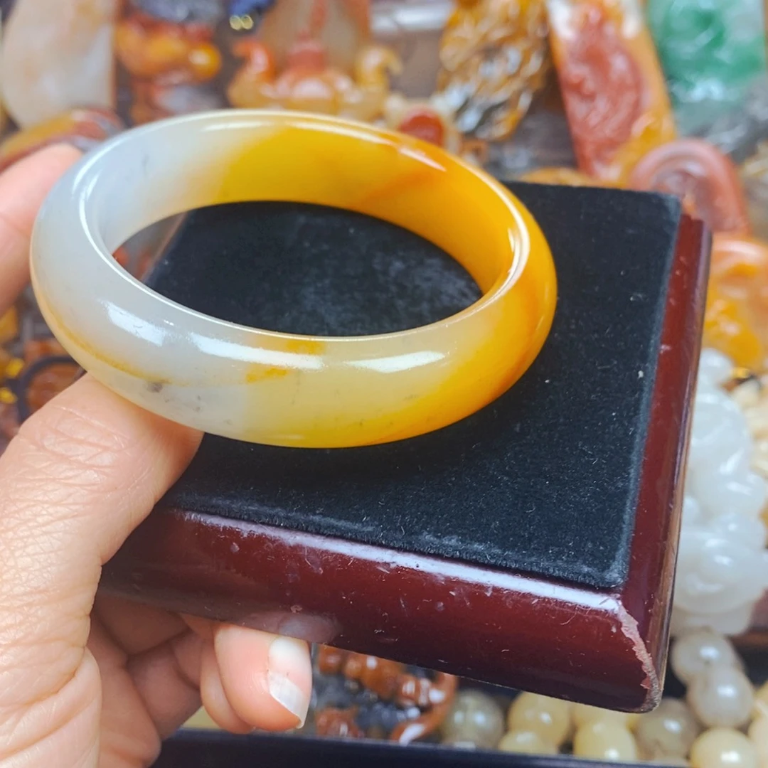 石英质玉（黄龙玉）未镶嵌颈饰